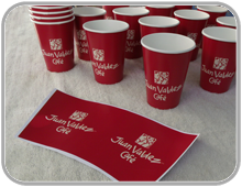 Vasos y servilletas impresos